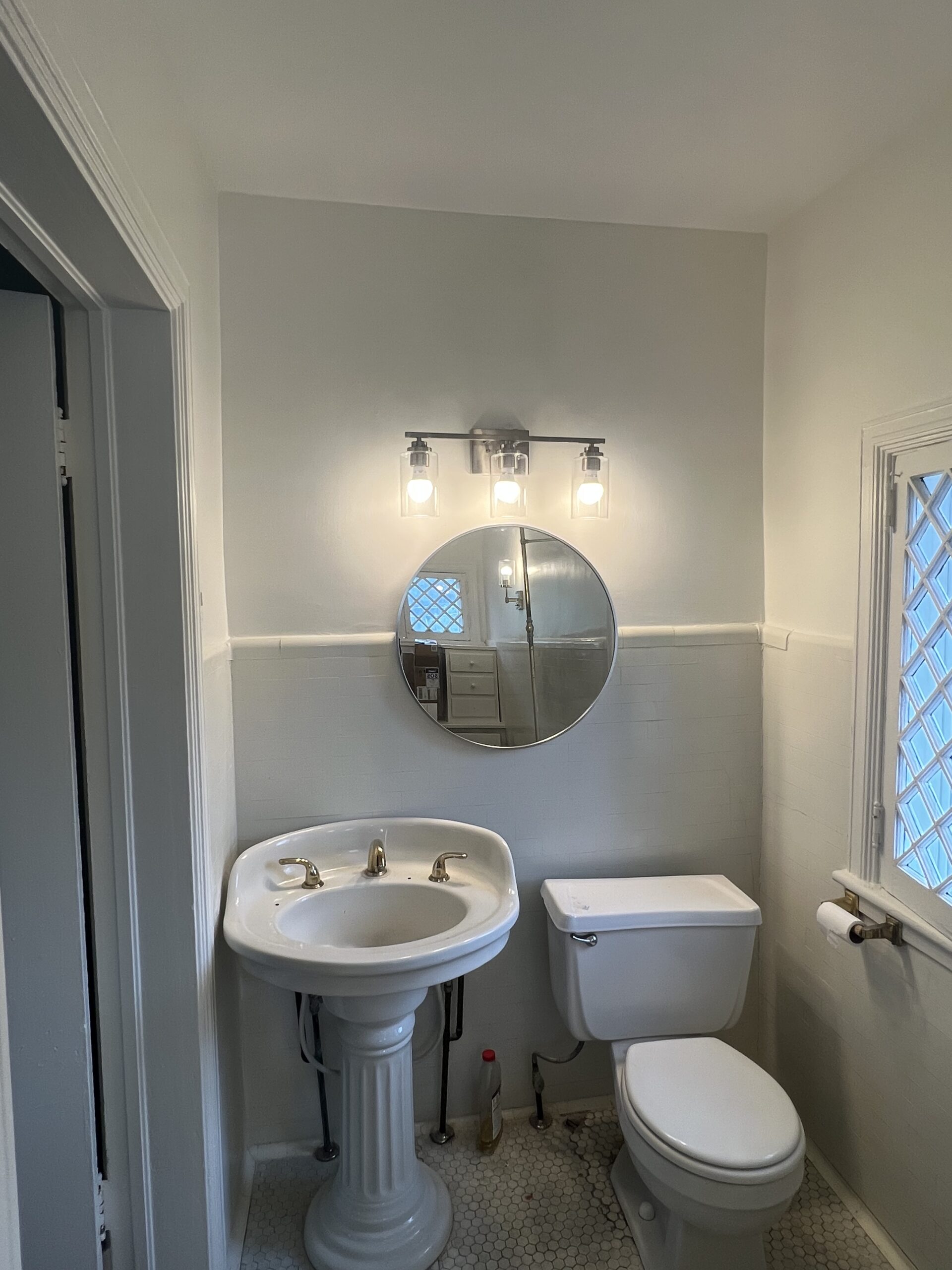 Bathroom vanity light installer in Scarrit Renaissance