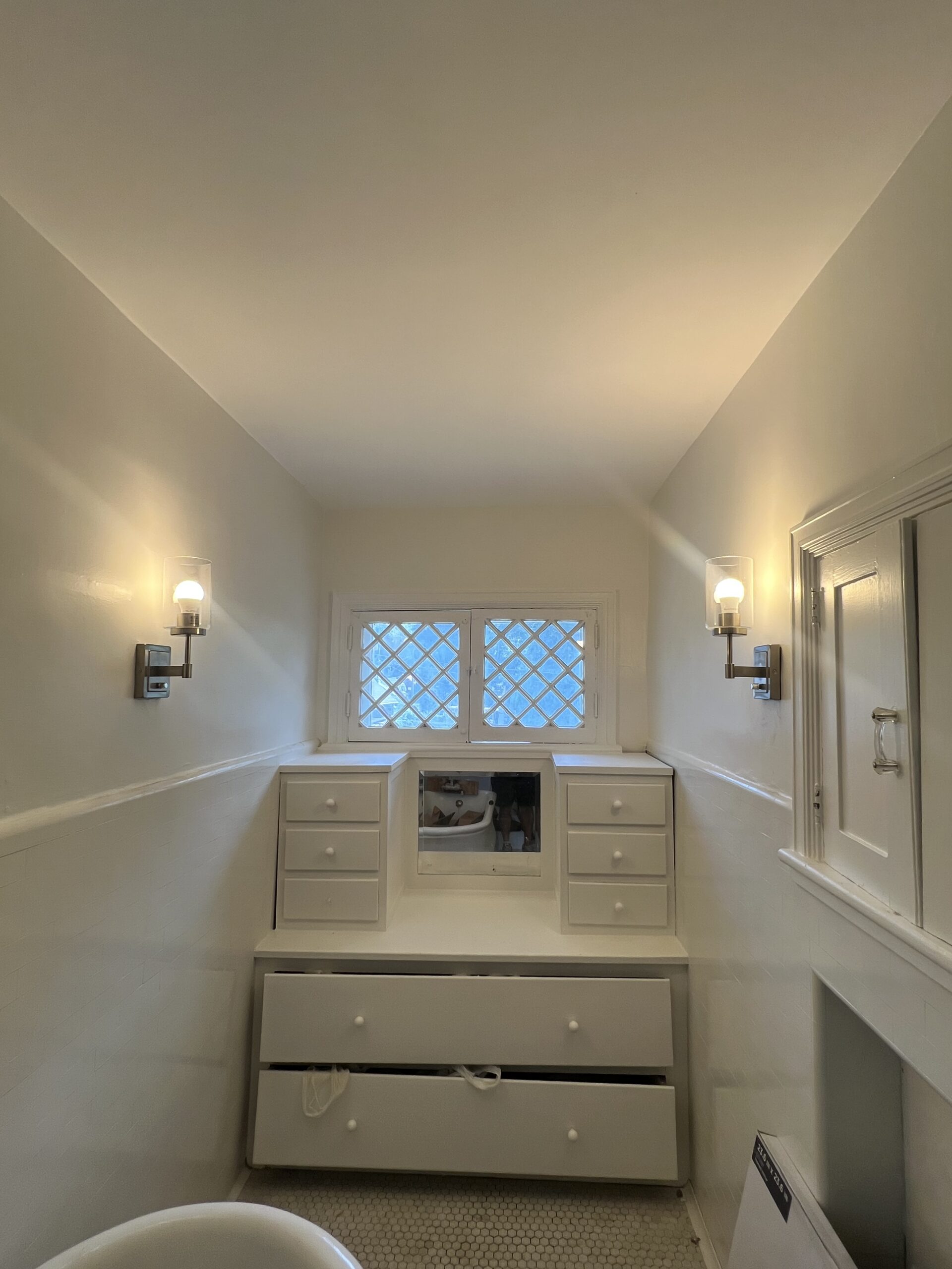 Bathroom Light Installer in Scarritt Renaissance