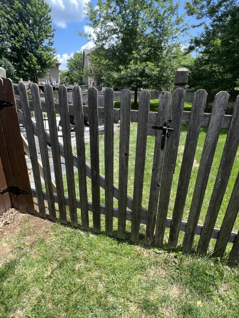 Fence gate repairman in overland park