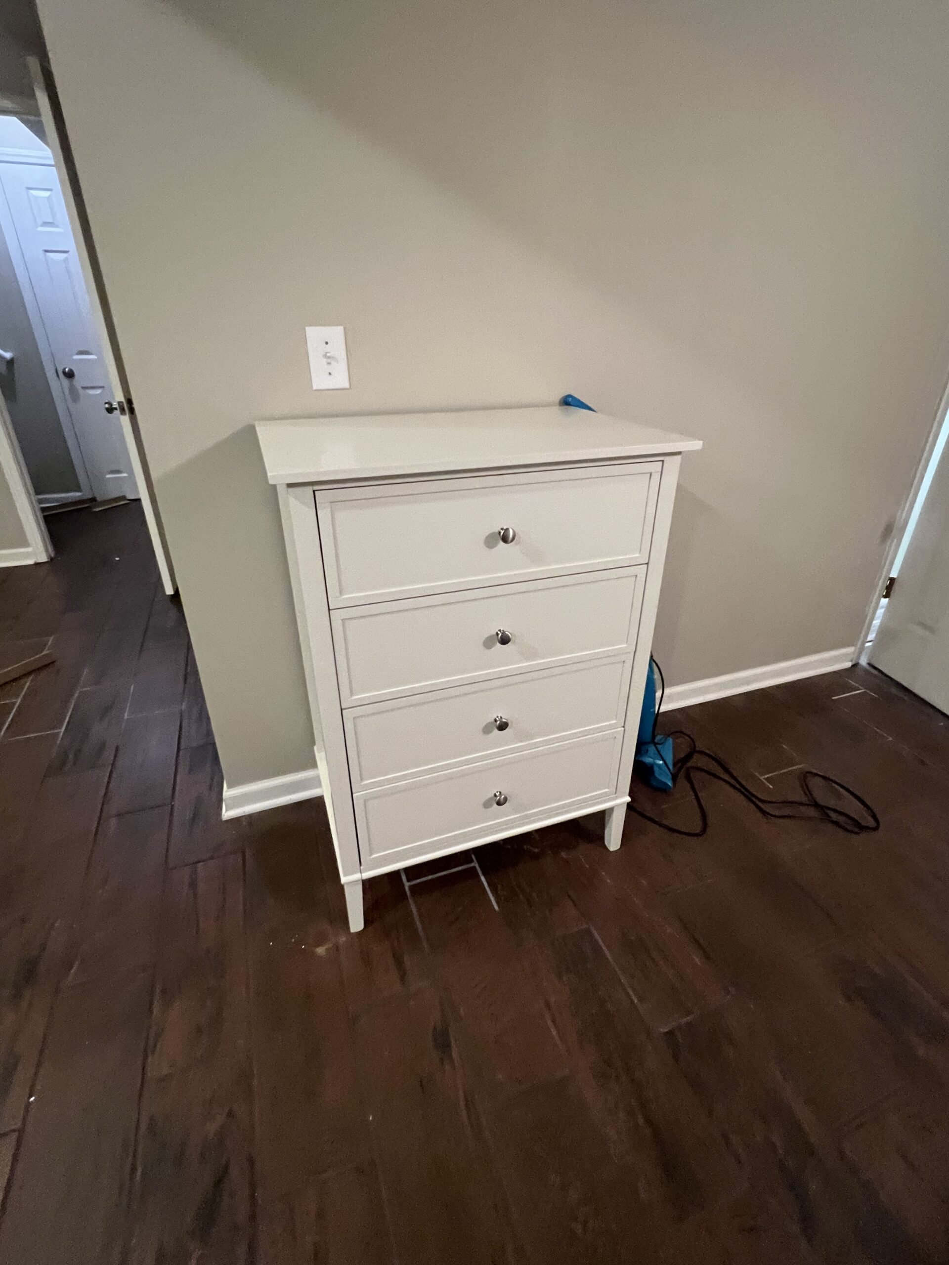 Dresser Assembler in Overland Park